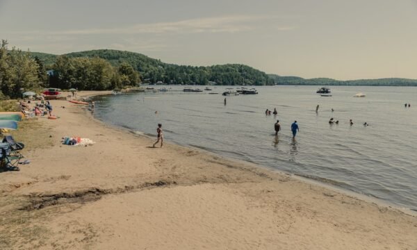 Plage municipale de Saint-Hippolyte - Laurentides