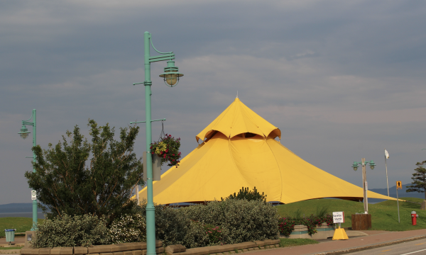 Tente jaune - Sept-Iles-Tourisme Cote-Nord