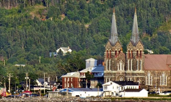 Ville de Sainte-Anne-des-Monts-Gaspésie.jpg